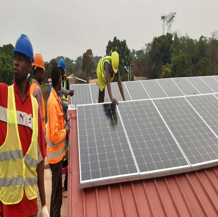 La fabrication de panneaux de convertisseur de puissance normale du panneau de cellules de l'énergie du système solaire hybride avec l'ISO