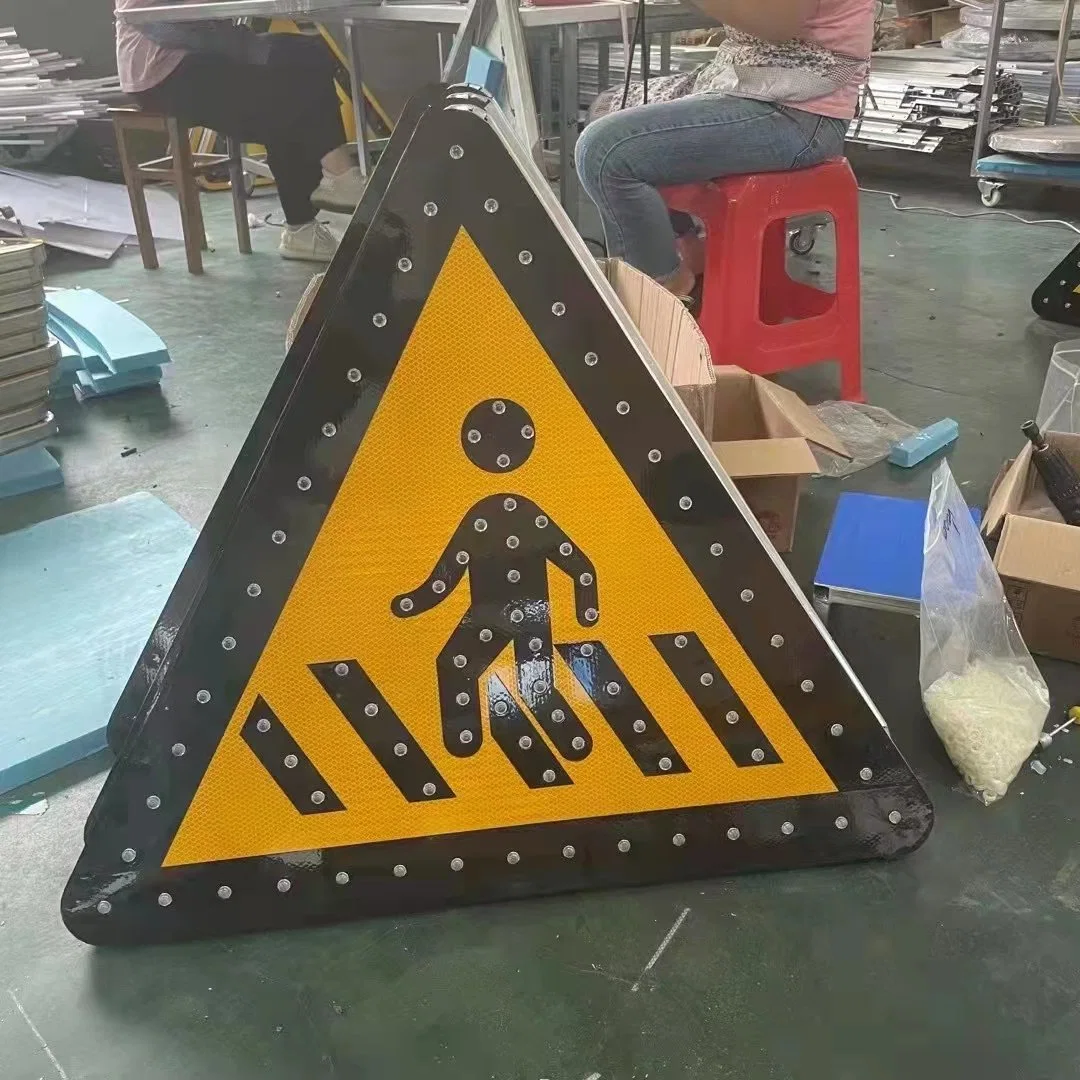 Customizable Flashing with Solar Panel Traffic Signs Traffic Warning Road Sign Triangle Warning Board with Solar Panel