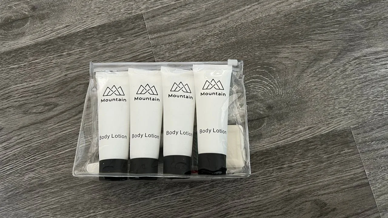 O logotipo personalizado 5 estrelas luxo Ecológico de bambu biodegradáveis Hotel Travel privada amenidades de higiene pessoal descartáveis Guest configurado