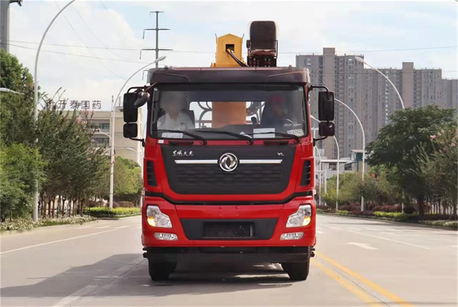 Dongfeng Tianlong 8X4 16t Truck Mounted Crane