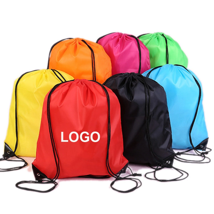 Fournisseur chinois Sac cadeau écologique Sac à dos en polyester avec logo Sac de sport réutilisable Sac à cordon imprimé Sac de courses à cordon de serrage avec impression de logo.