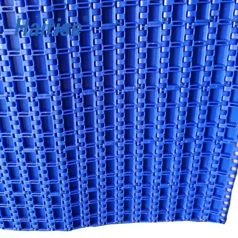 La cinta transportadora Modular en color azul con goma para la línea de embalaje de cartón ondulado