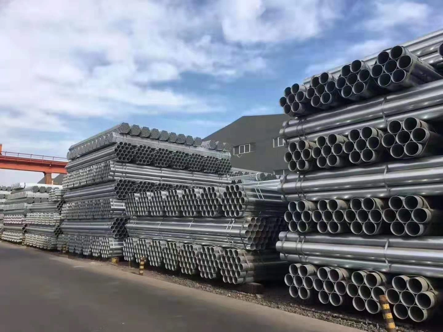 ERW/Welded/Seamless Hot Dipped/ Pre Galvanized Steel Gi Pipe for Construction ISO 9001 Machinery Industry