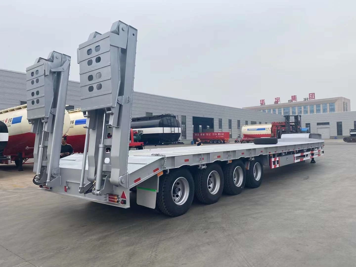 High quality/High cost performance 4 Axles 60t/80t Heavy Equipment Transport Lowbed Semi Trailer