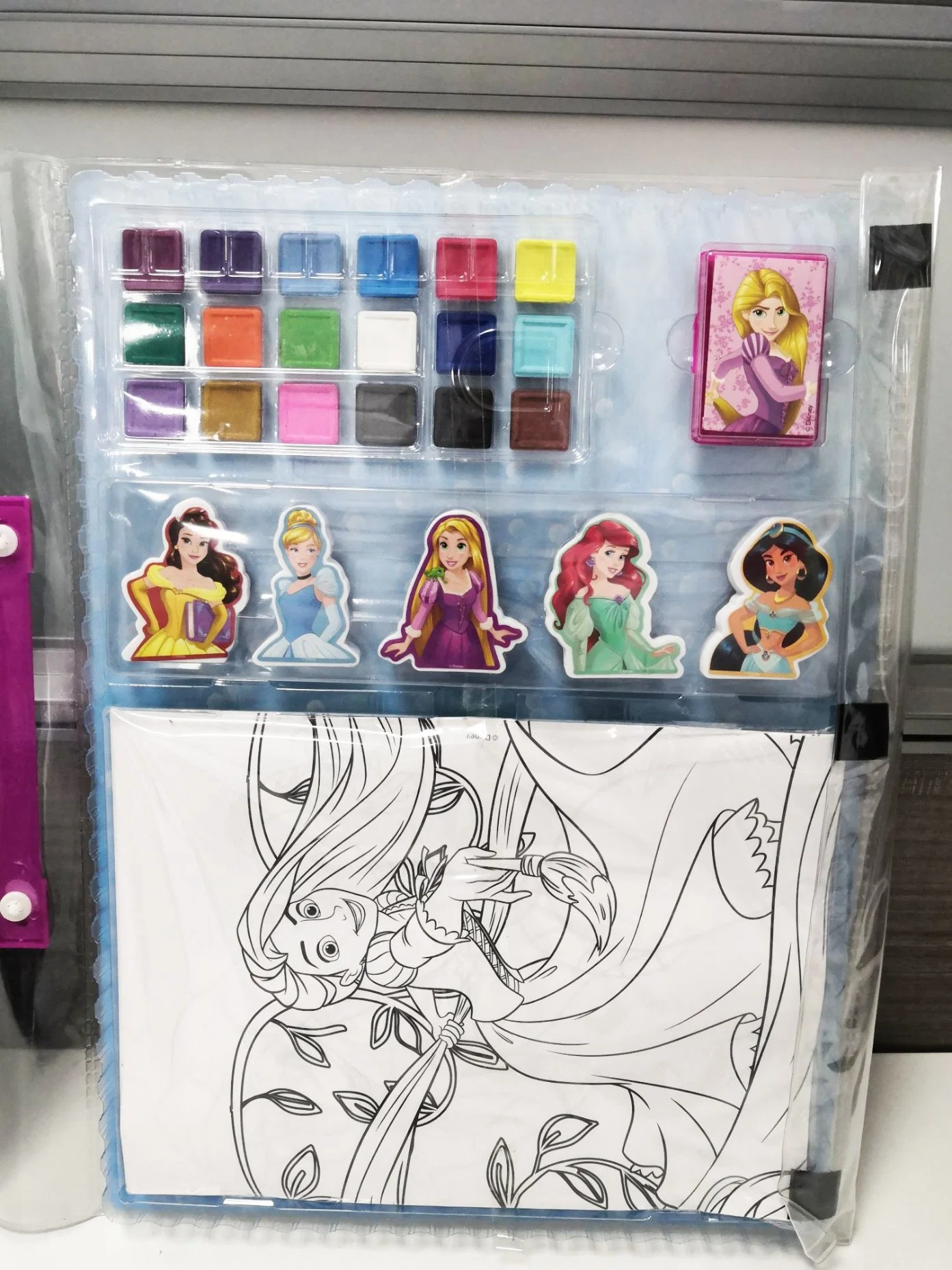 Jumbo Art Set con Easel 95 PCS Princess Licensed Fama diseños papel de dibujo, sellos, almohadillas de tinta, Crayons Stationery Painting Set de dibujo