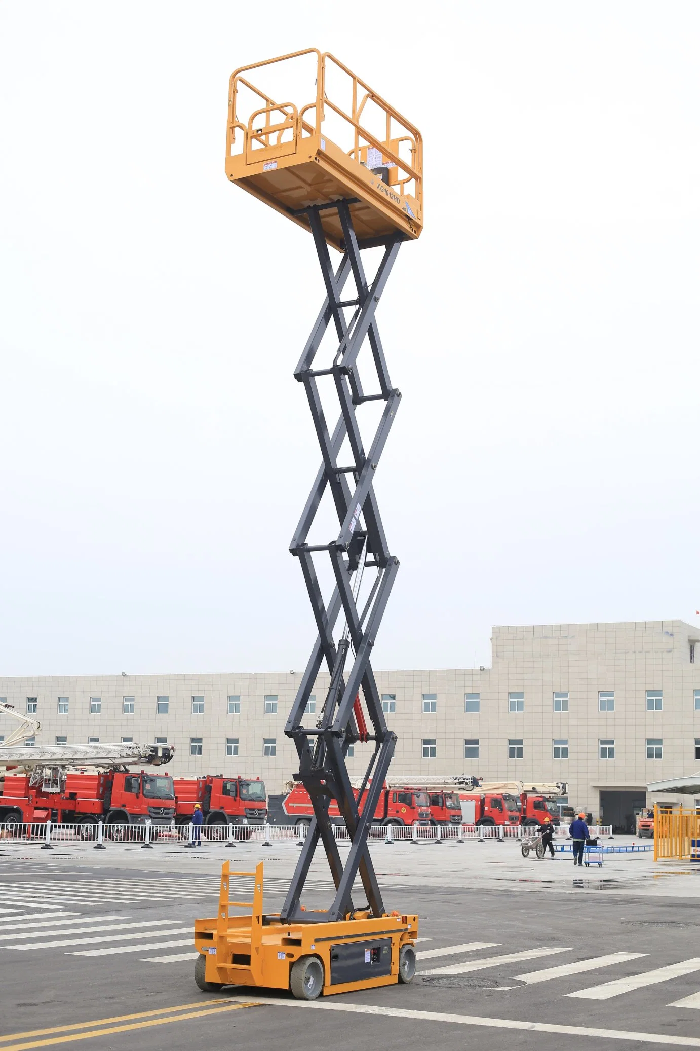 Mobile Portable Hydraulic Aerial Lifts/Sing Mast Aluminum Lift Platform Xg0807dcw Xg1012HD with 8m 10m Lifting Height