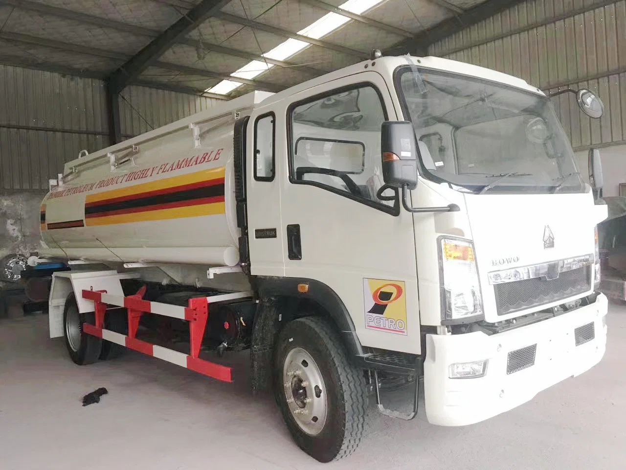 HOWO Refuel Petrol Tanker Petroleum Liquid Transport Delivery Truck with Oil Pump Bowser 10000 Liters