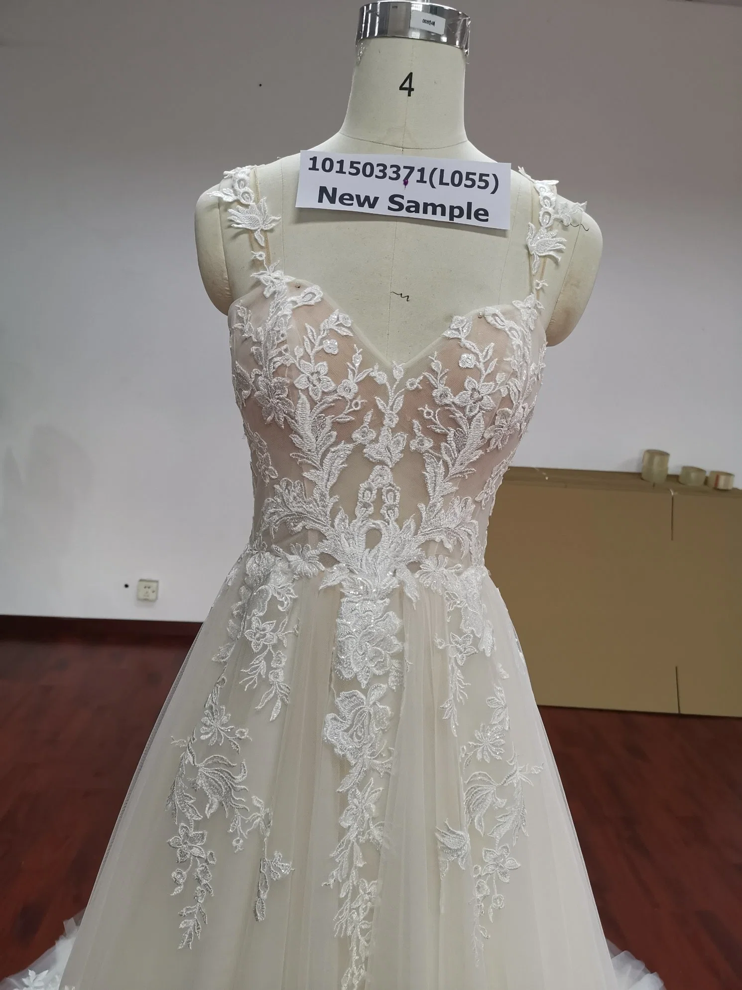 101503371 Nuevos vestidos de novia con una línea con la pletina