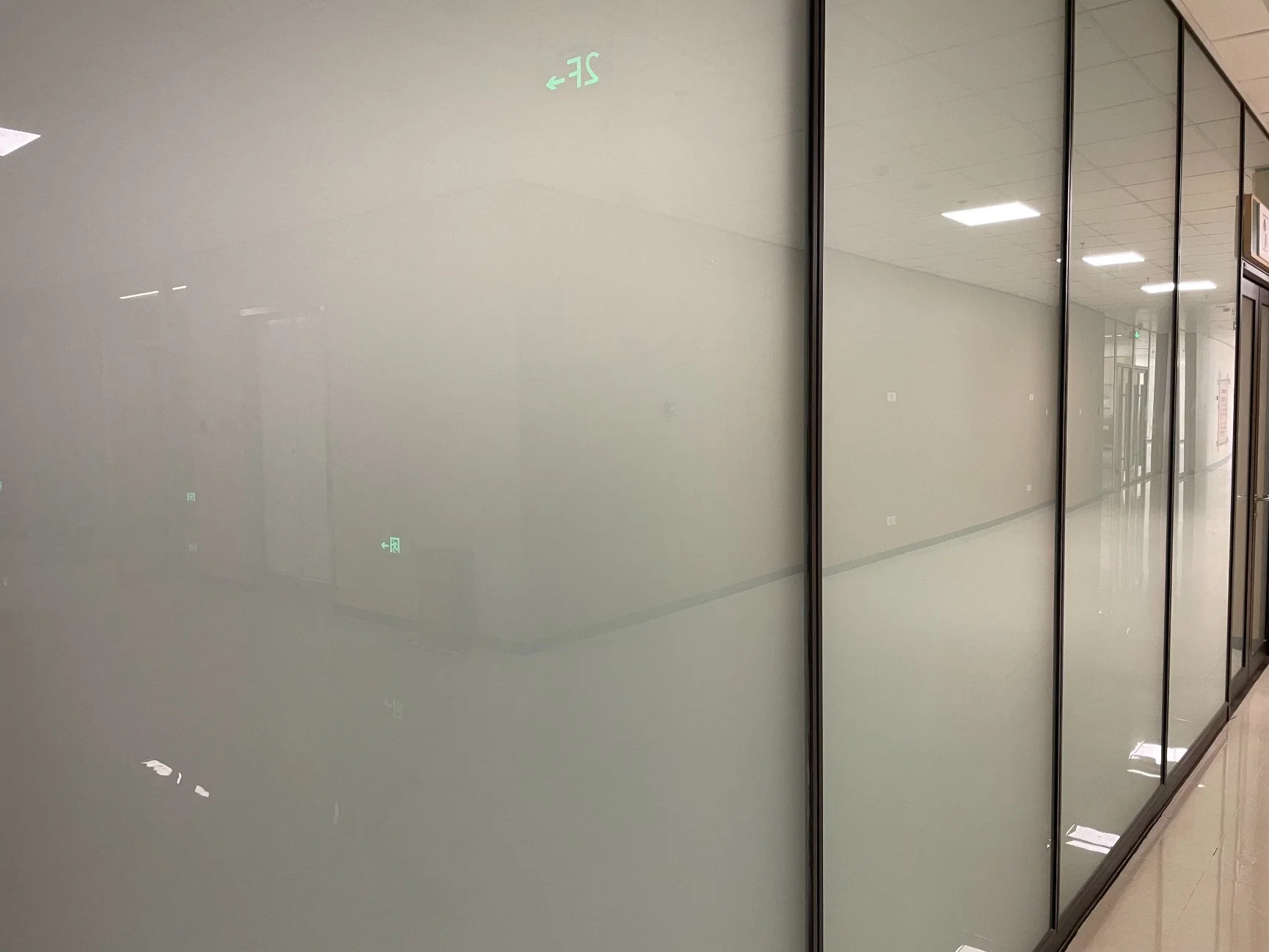 Prefabricated Office Switchable Transparent Glass Partition Creat Private Place