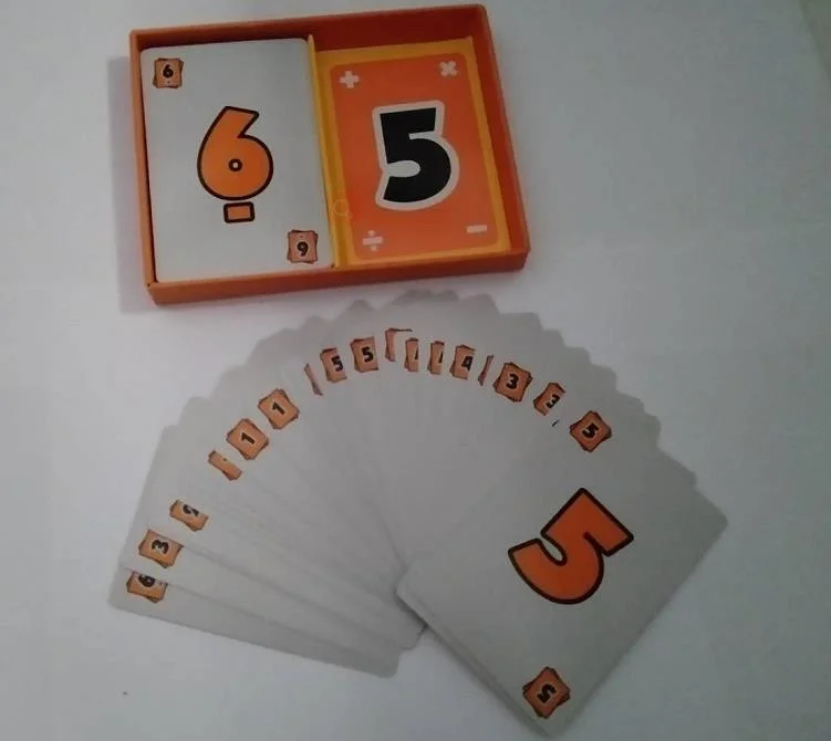 La producción personalizada incluye 108 cartas, instrucciones, cuadros de color de alta calidad de los juegos de mesa