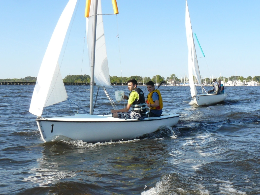 Ce Standard Inflatable Sailboat for Sale