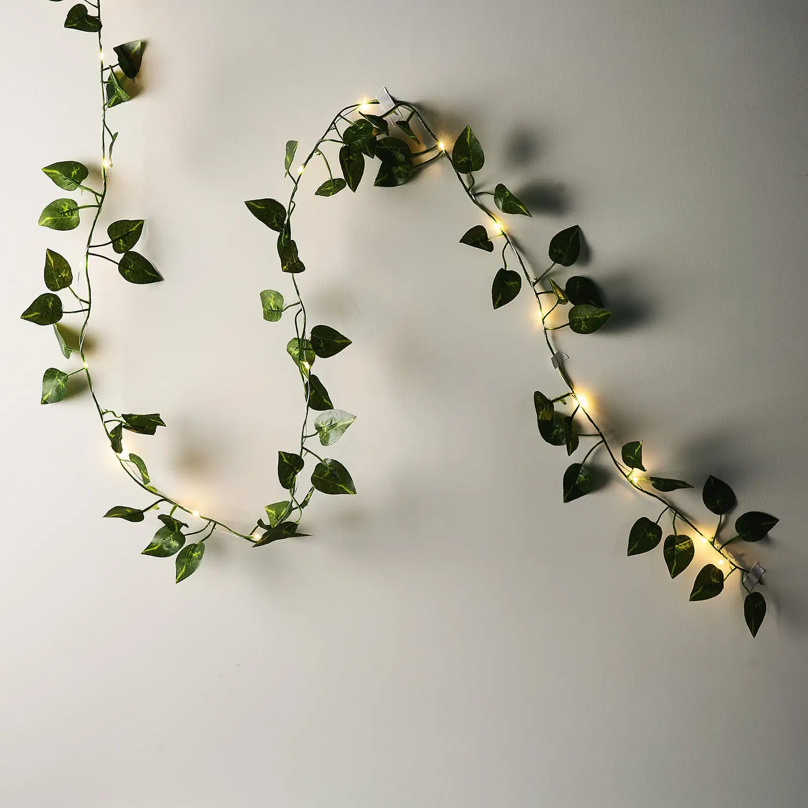 Mayorista/Proveedor cálido Blanco 20 LED Verde Hoja Garland Vine Lights Flor artificial