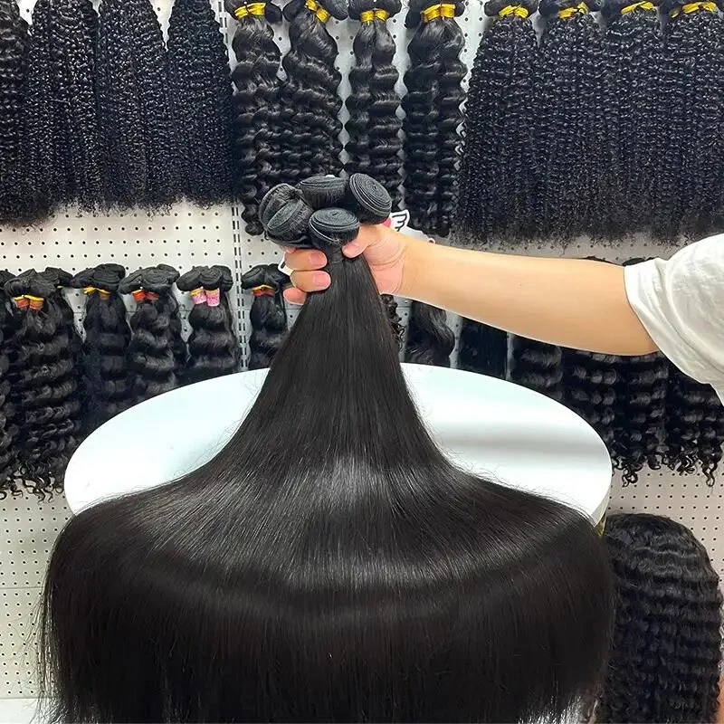 Les matières naturelles indienne péruvienne brésilien Curly cuticule Virgin Remy alignés en haut à bas prix de gros cheveux humains