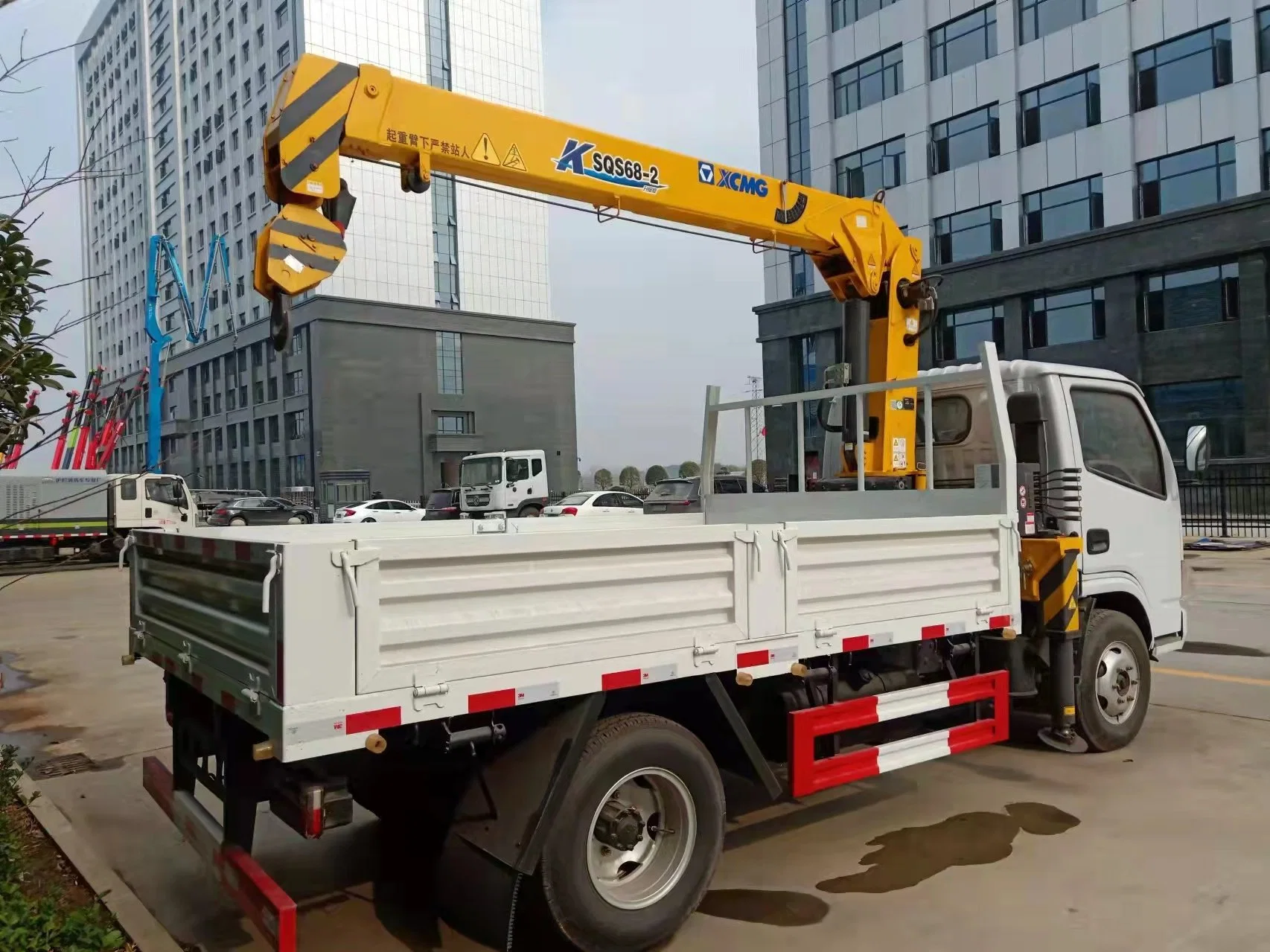 Dongfeng Customized 6ton Crane Truck 4*2 Lifting Straight Boom Mounted Telescoping Hydraulic