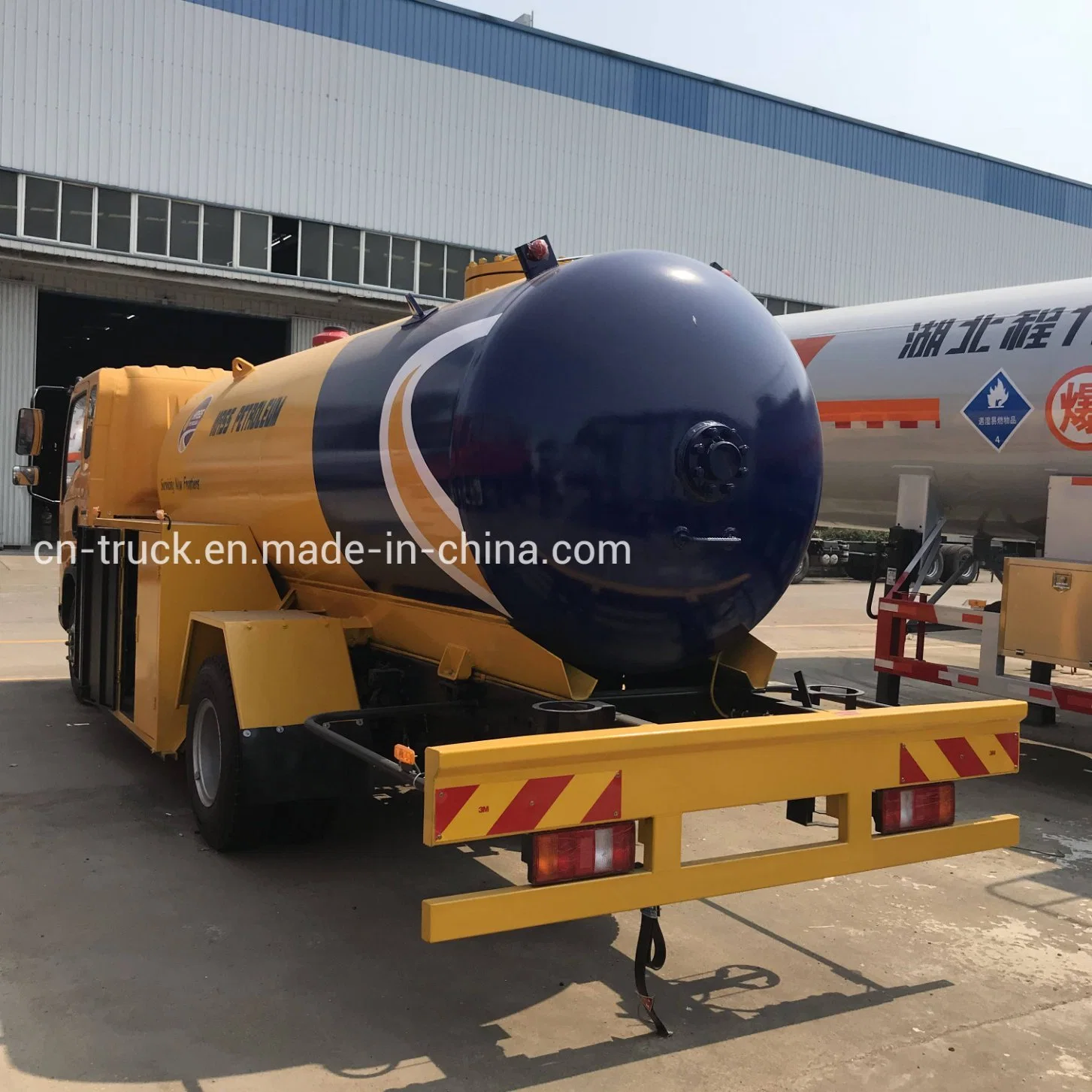 Factory Sales Price Light HOWO 3cbm 4cbm 5cbm LPG Gas Tanker Pump Gas Dispenser Refilling LPG Truck Gas LPG Tank Truck