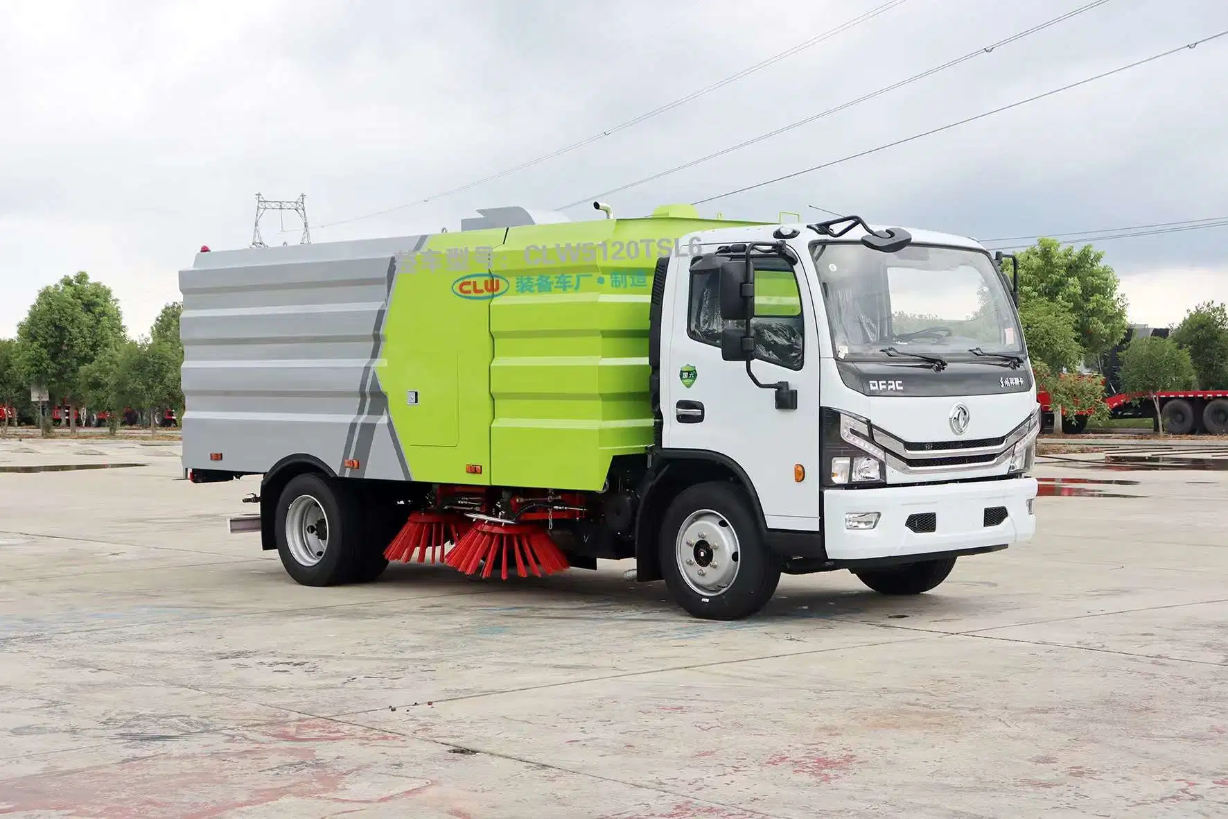 Dongfeng 120p 130HP 4000litre réservoir d'eau Road Sweeper chariot avec la pompe haute pression 5 de la GAC pétrolier à ordures