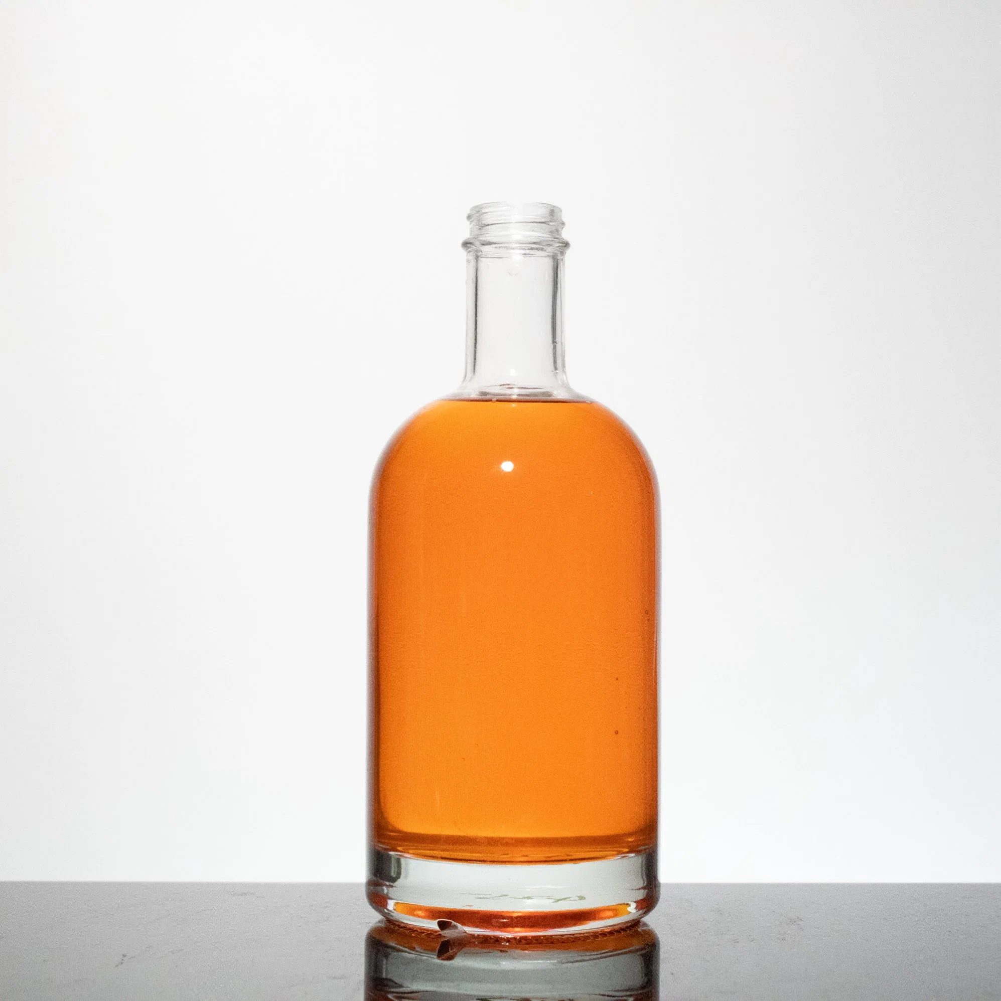 Mayorista/Proveedor 700ml 750ml 500ml claro redondo vacío Rum Whisky Espíritu Botella de licor de vidrio Gin Vodka con tapón de corcho