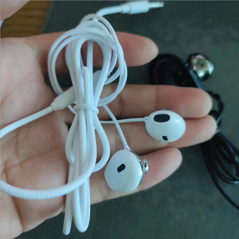 Wholesale Cheap 3.5mm Wired Earphone Headphone with Cable in Ear Hands Free Earphone