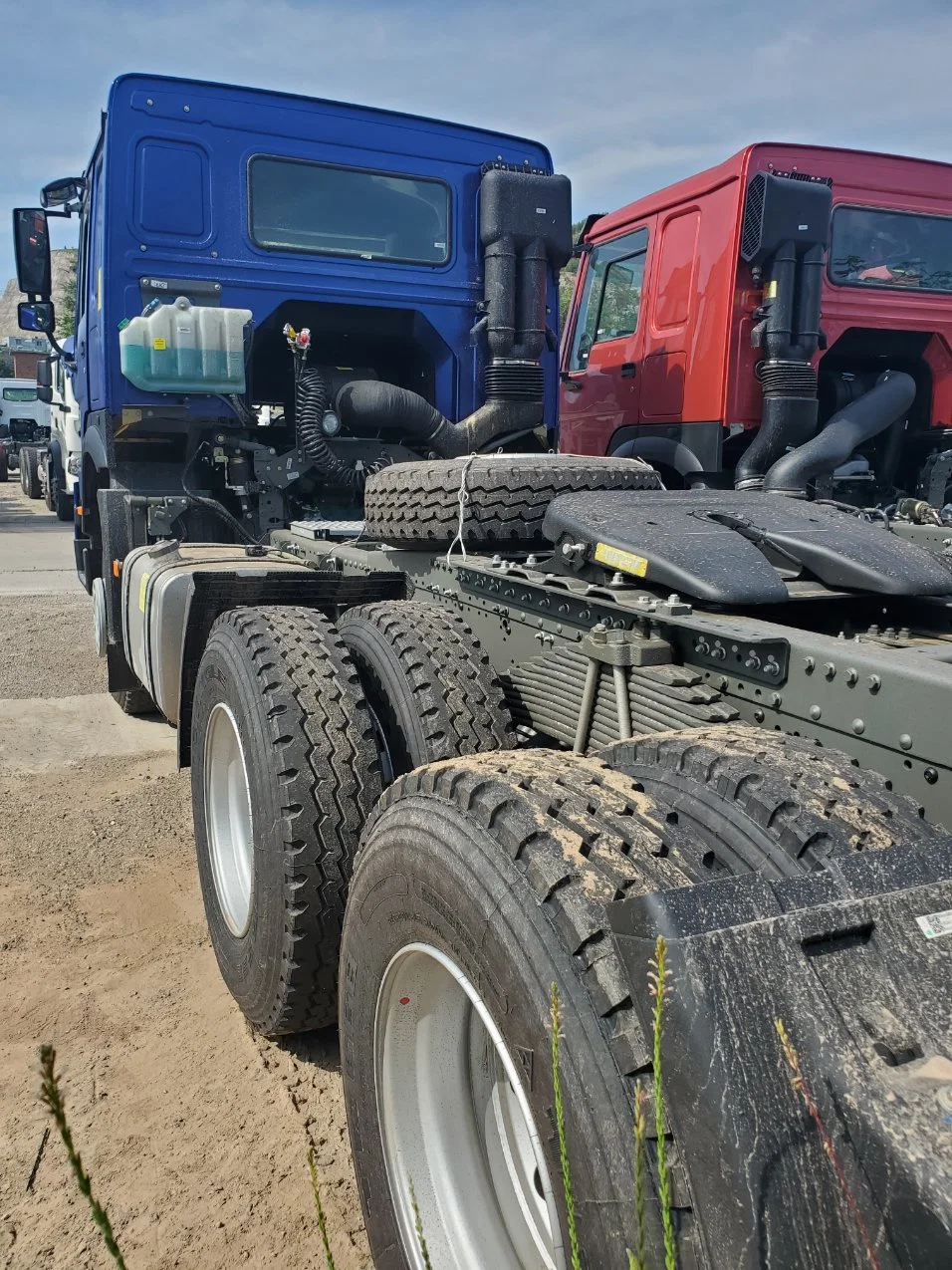 Good Condition Used Sinotruck HOWO 10 Wheels/Tyres Horse Tractor Truck 6X4 Tractor for African Market