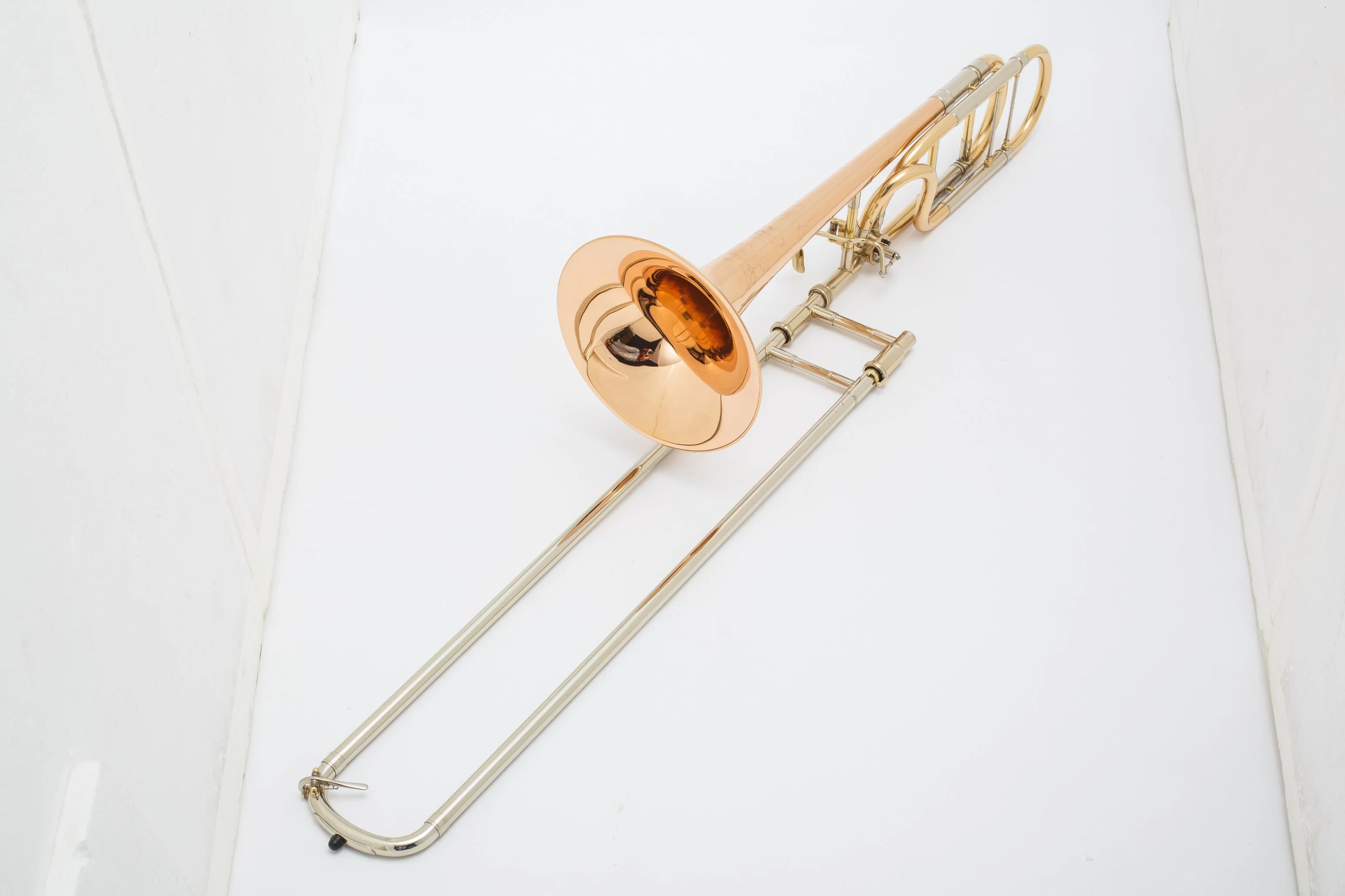 Buen cuerpo de cobre Trombón Tenor