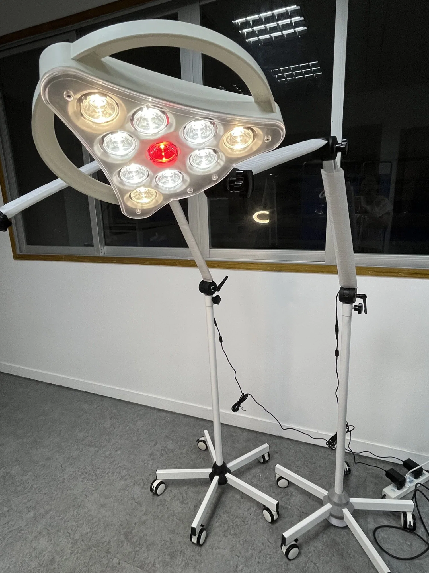 Ks-Q10 Light for Hospital Equipment Surgery Ceiling Operation Shadowless LED/Halogen Medical Examination Lamp