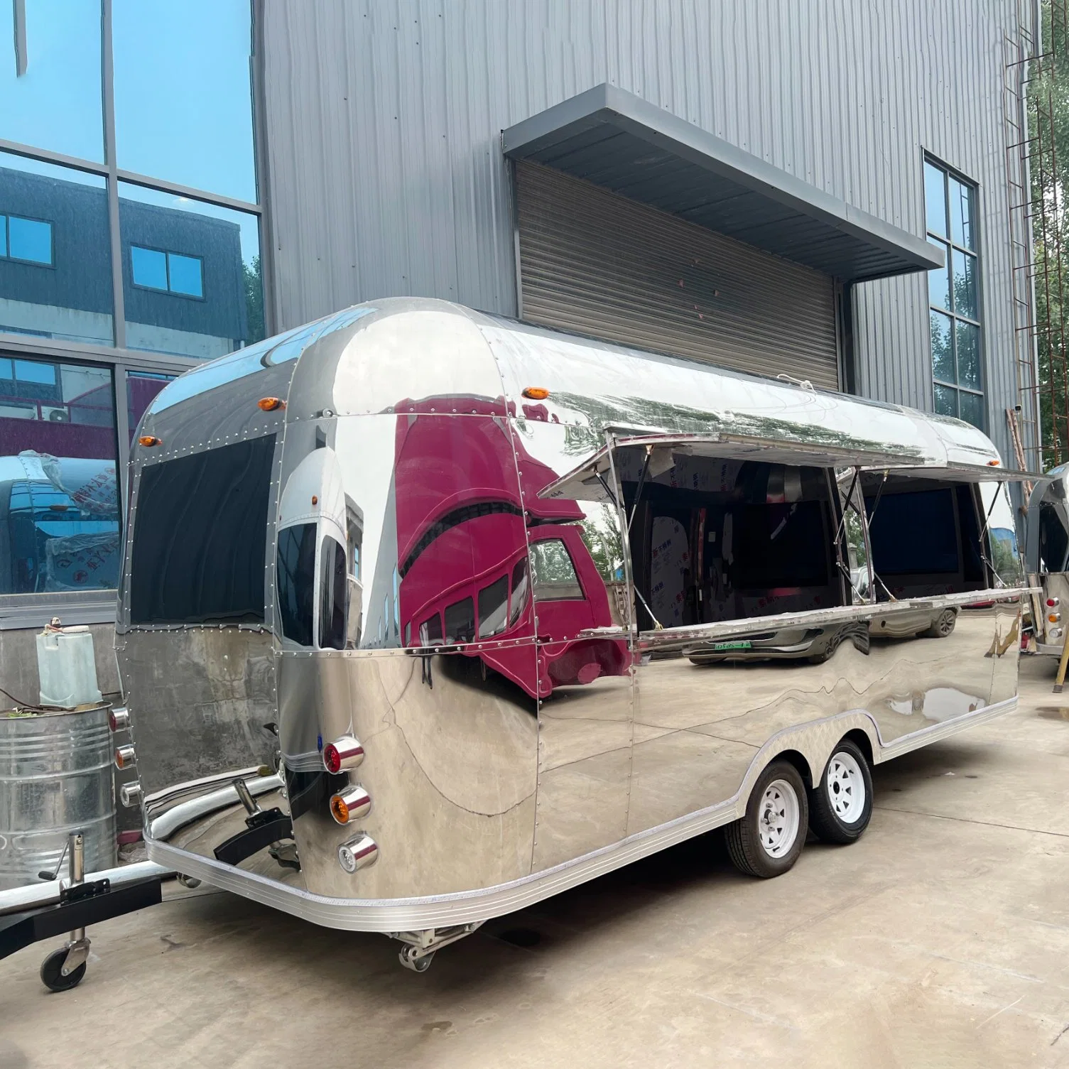 Le café mobile de la crème glacée Aliments CHARIOTS Chariot Remorque avec plein de matériel de cuisine peuvent être personnalisés