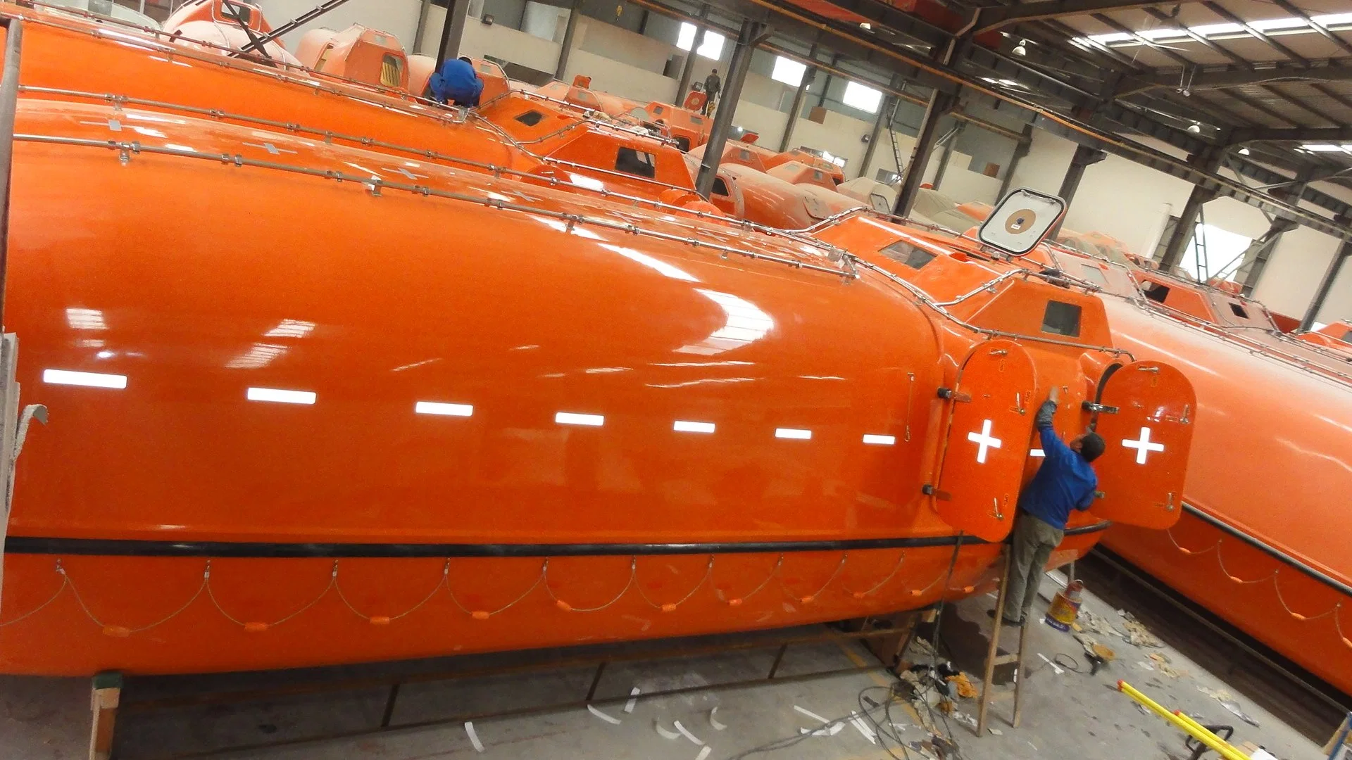 Certificação MED aprovação do certificado ABS F. R. P G.R. P Equipamento marítimo Lifeboat totalmente fechado para 150 pessoas e Davit