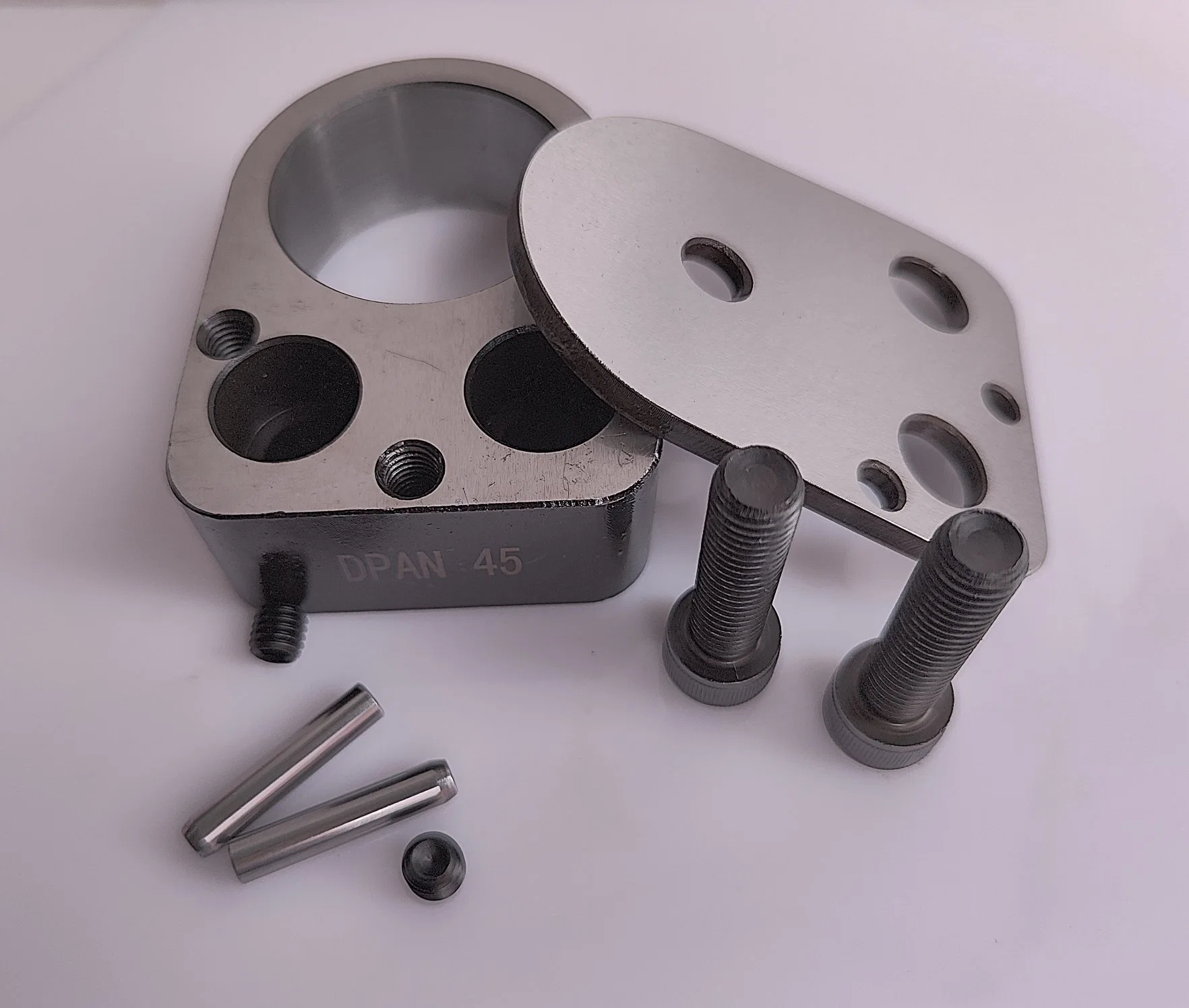 OEM Standard Retainer Precision Machining Parts DIN Round Headed Punch Retainers