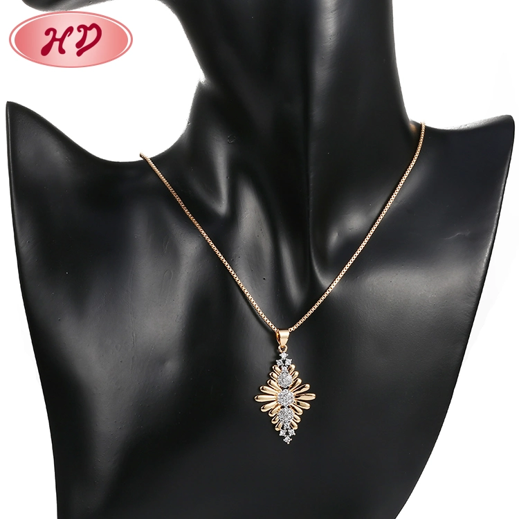 Chapado en oro 18K de la moda CZ Joyas de la mujer de cristal Colgante Collar con