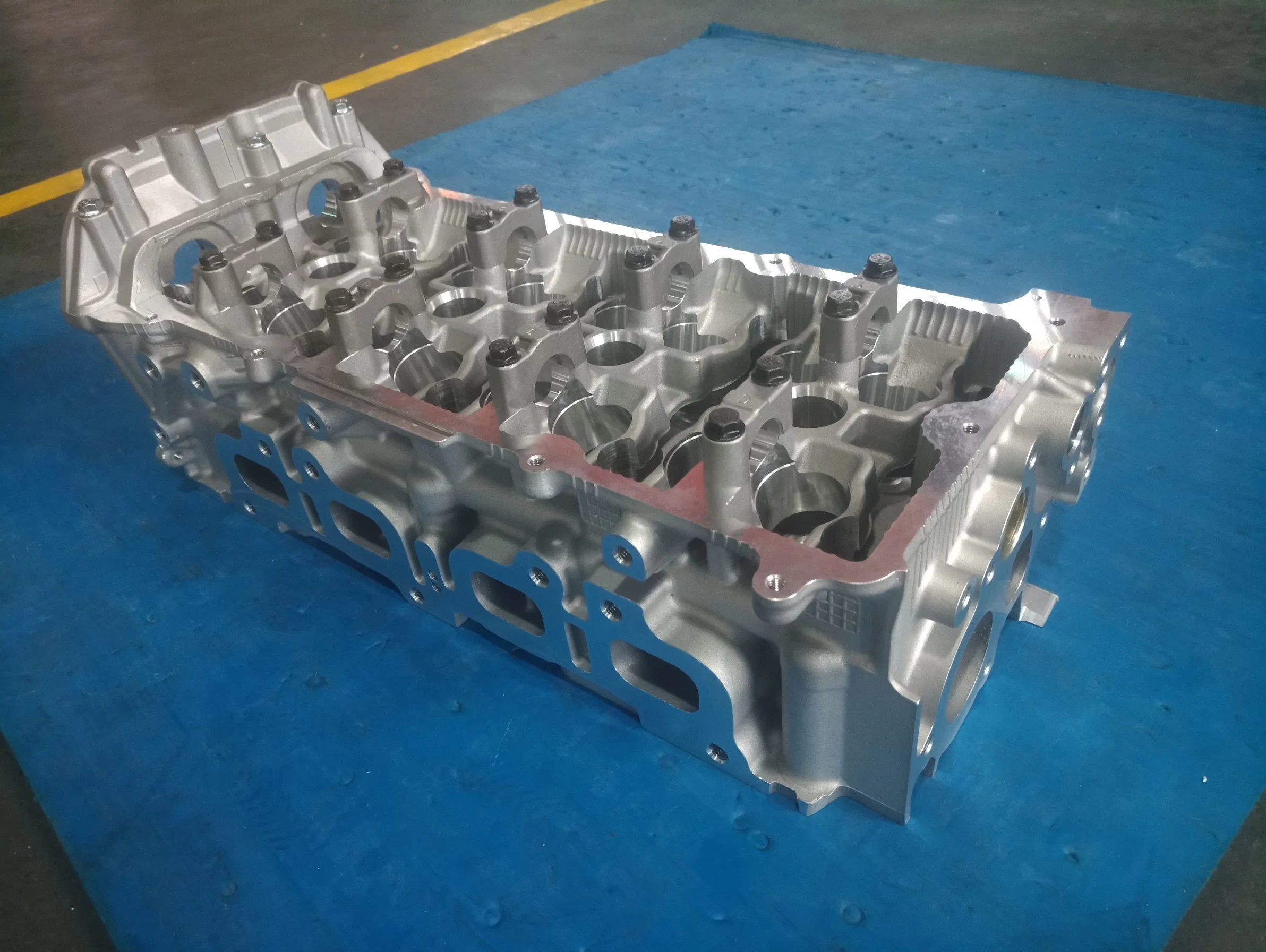 Milexuan Auto Engine Part Cast Iron Auto Accessories Qr25 Qr20 Cylinder Head 110405X00A for Nissan Cabstar Np300 Pickup (D22) 2.5dci