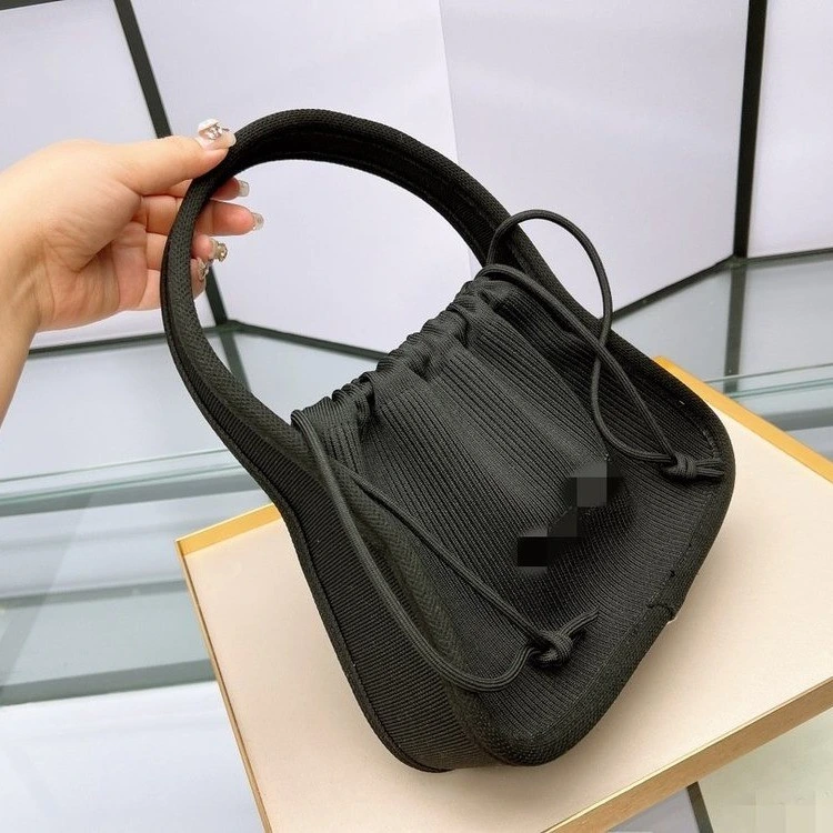 Women Flap Messenger Manhattan Bag Deisgner Luxury Leather Shoulderbag Ladies Underarm Bags Handbag with Metal Closure Business Type One Shoulder Wallet Purse