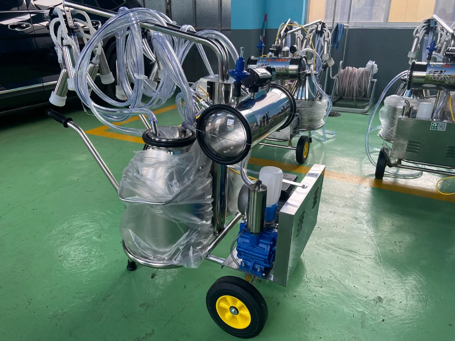 2023 Best Quality Milking Machine Portable Electric Single Cow Milking Machine