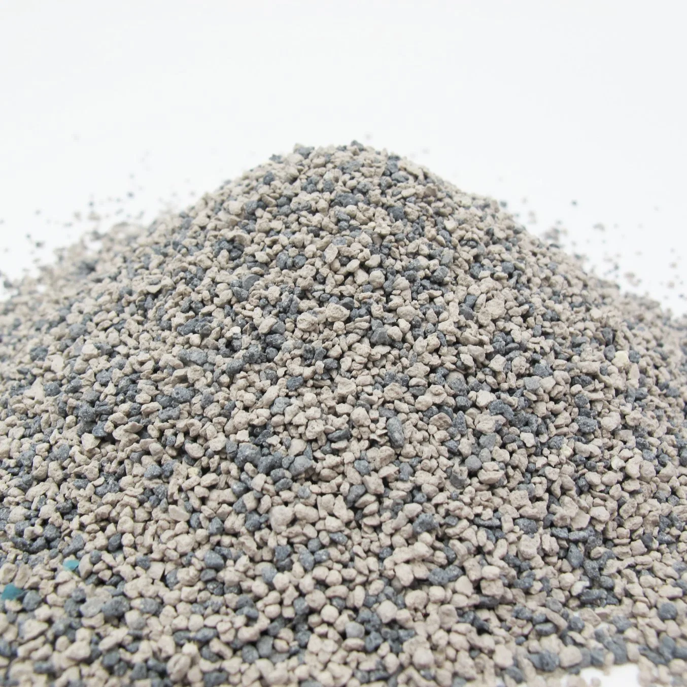 Longer Lasting Eco-Friendly Dustless 0.9-2.5mm Natural Sodium-Based Ore Crushed Various Flavors Activated Carbon Bentonite Broken Sands Clay