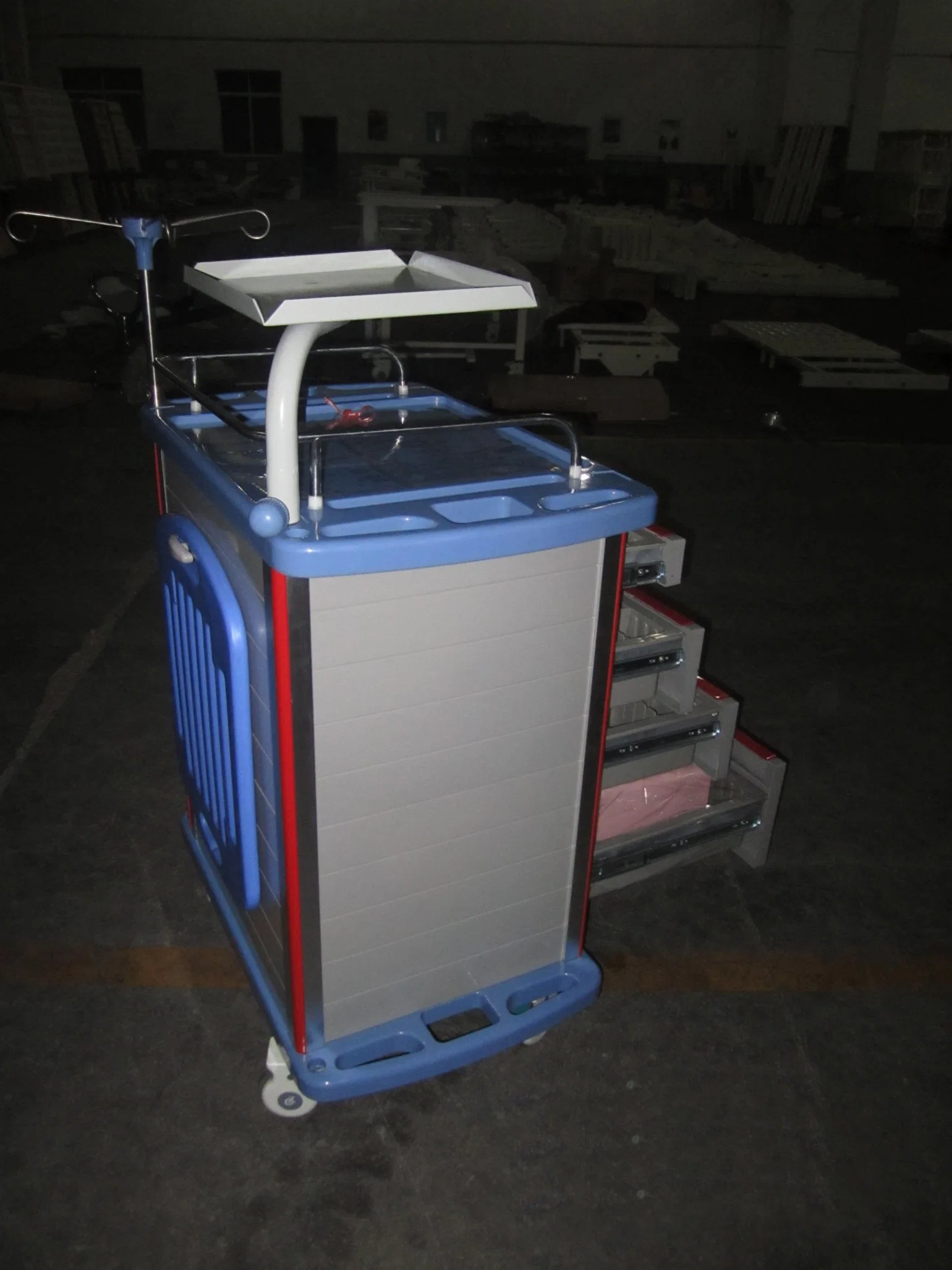 Mobilier hospitalier Chariot d'anesthésie en plastique ABS pour médicaments et traitement d'urgence.