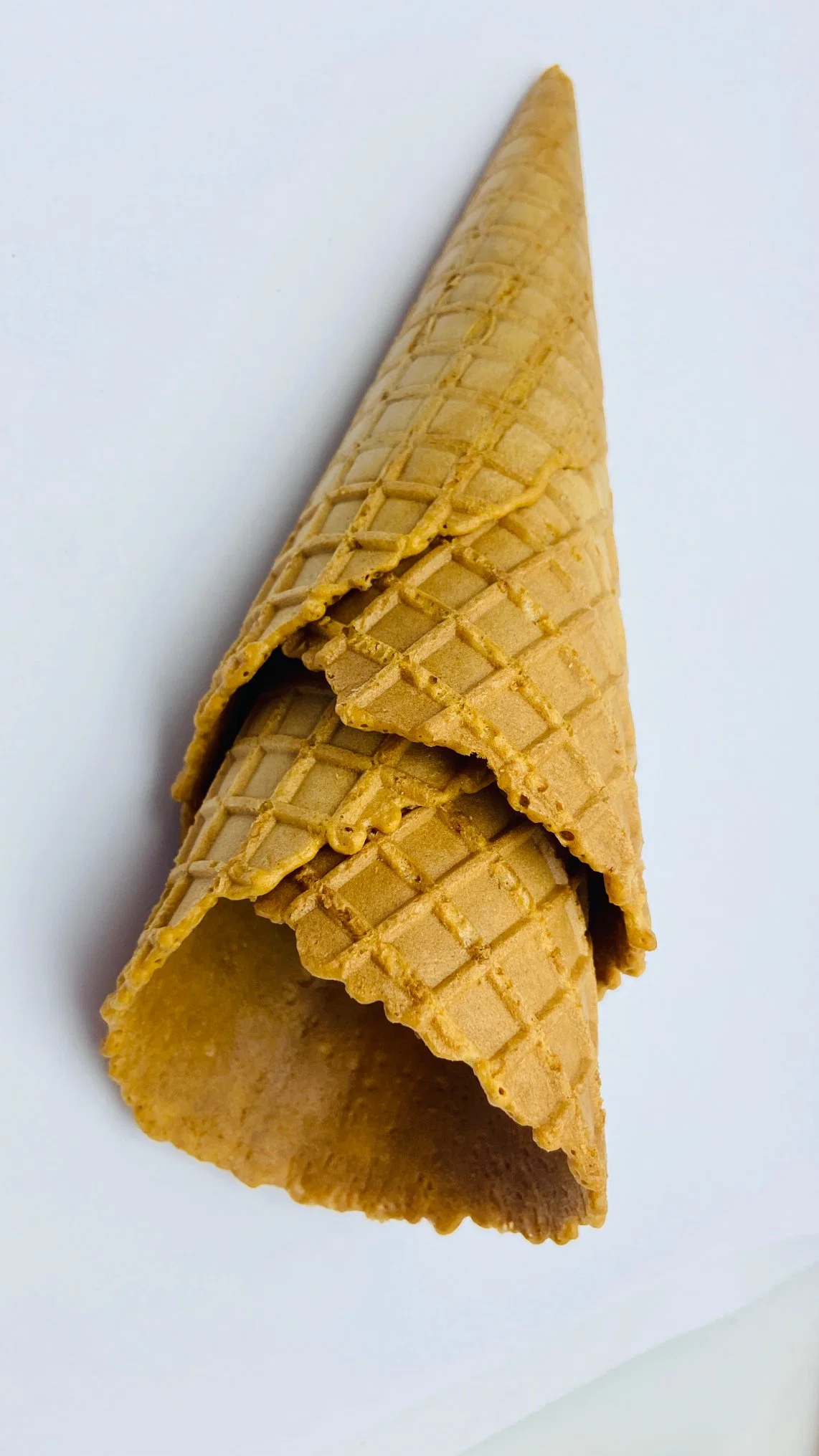 Jumbo 23&deg; Edible Conventional Wheat Flavor Long Ice Cream Cone Waffle Cone