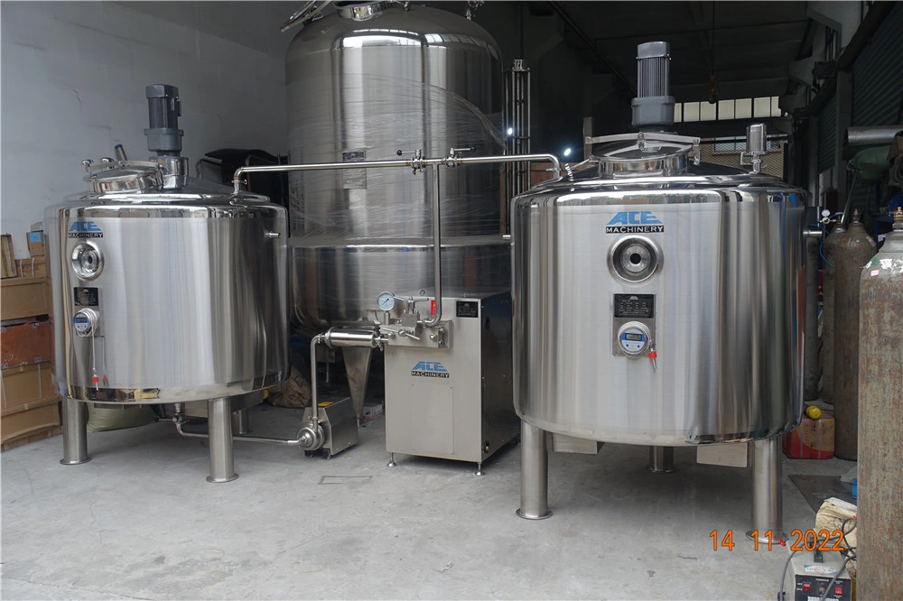 A linha de produção completa de iogurte: Pre-Heating Homogeneizador,,, Pre-Cooling Pasteurizer, depósito de fermentação, preenchendo o equipamento auxiliar