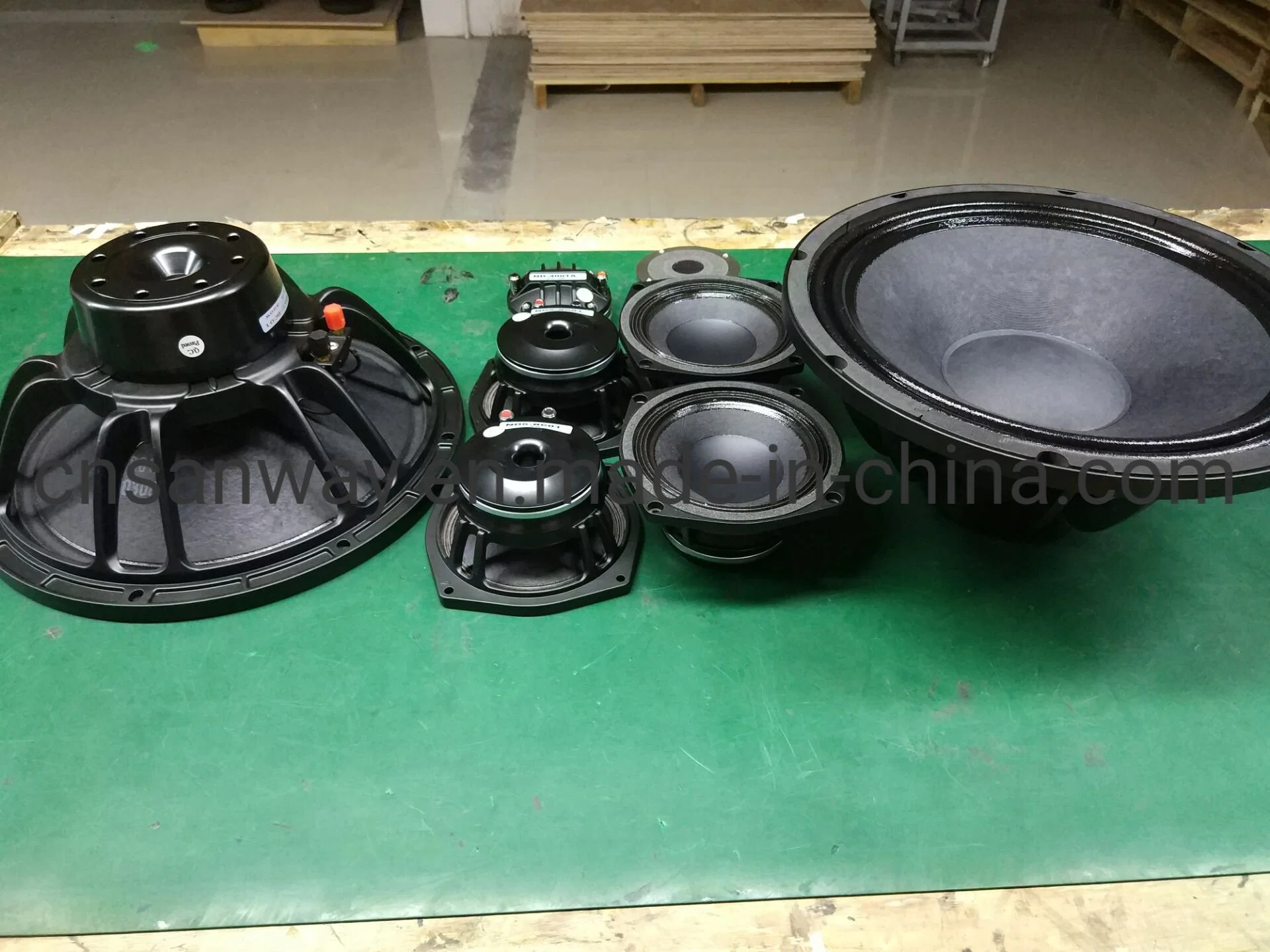 Sistema de matriz en línea Kudo Dual de 12 pulgadas, 3 vías, tri amplificado, altavoz de audio profesional, altavoz de matriz en línea de rango completo