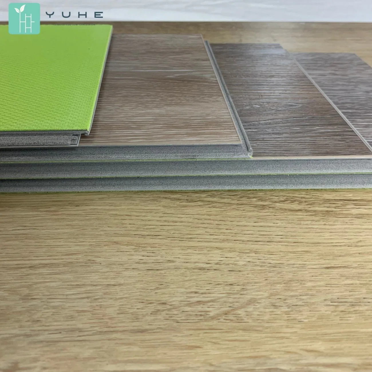 Plancher flottant SPC à verrouillage de grain de bois 7 mm LVP Flooring Vinyl Parquet en vinyle de luxe en planche avec IXPE de 1 mm