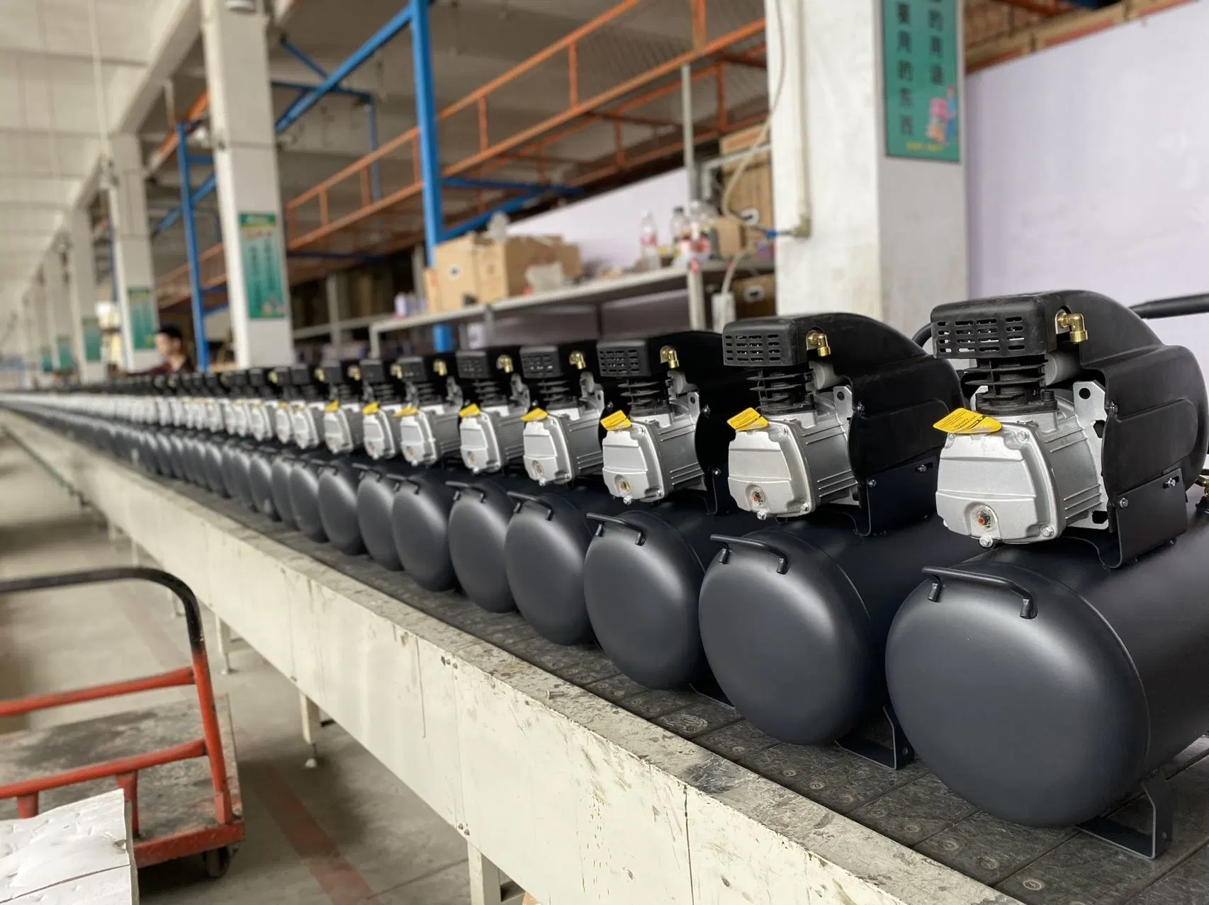 Xinya Compresseur d'air à piston portable à entraînement direct lubrifié à l'huile, approuvé CE, 220V, 8 bars, 24L, 50L.