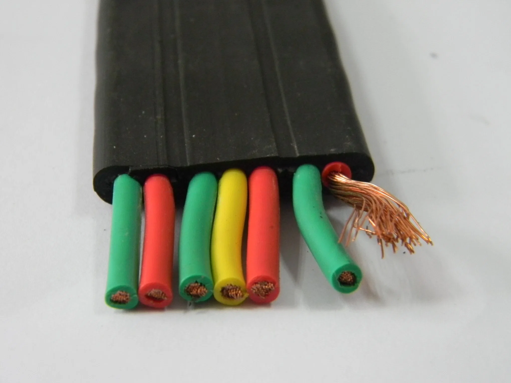 Câble de voyage à âme en cuivre isolée en PVC, câble à gaine en caoutchouc plat flexible, câble d'ascenseur pour connexion flexible.