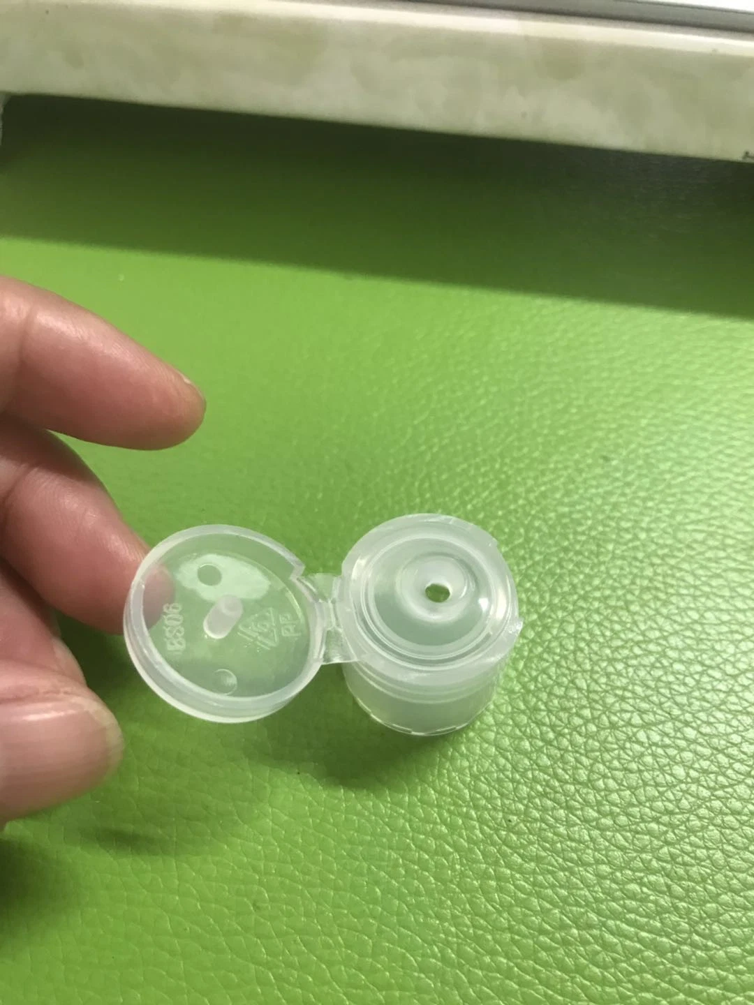 High quality/High cost performance  20/410 20/415 24/410 24/415 28/410 Flip Top Cap Plastic White Flip Top Cap Clear Pet Bottle Caps