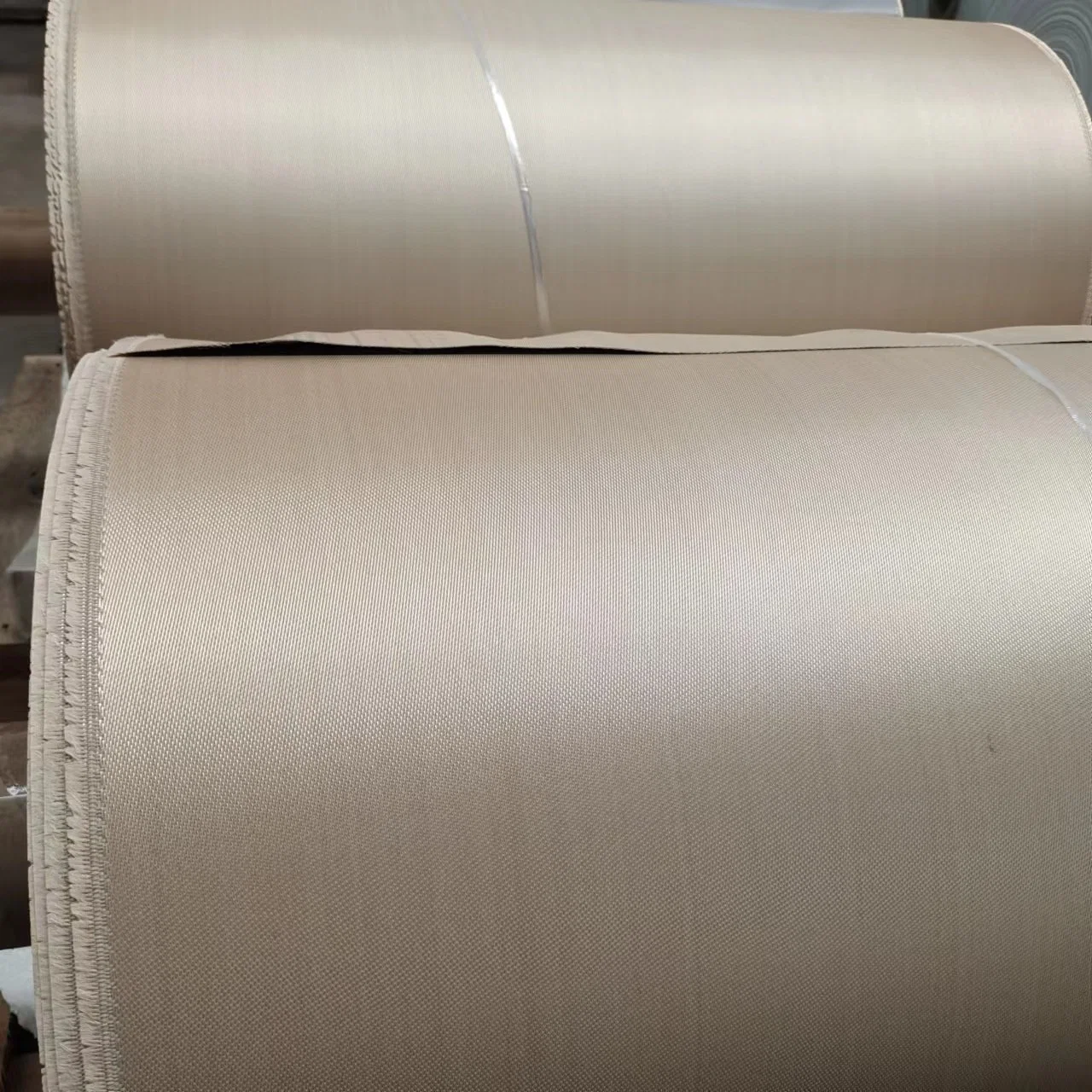 1mm&times; 92cm&times; 50m Excellent Strength and Stability 880g or 26oz Satin Woven Leached High Silica Glass Cloth Silica Fiber Fabric