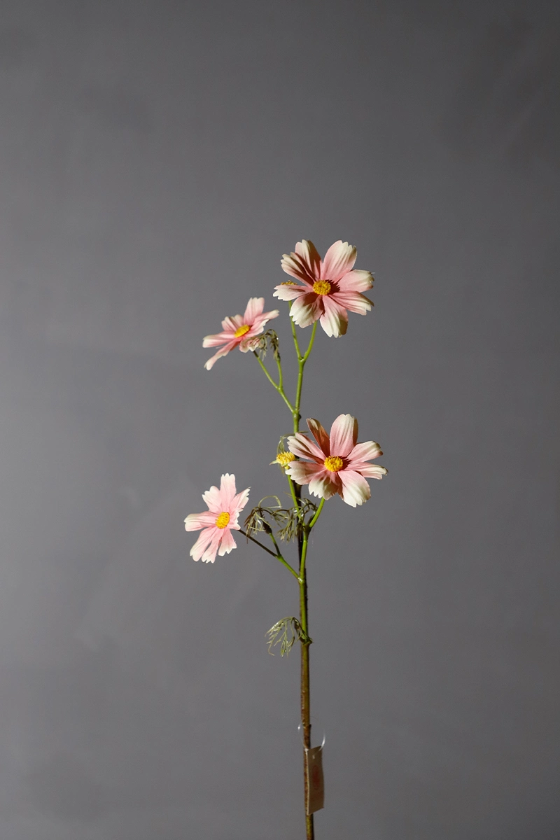 La decoración de interiores simula los cerezos en flor