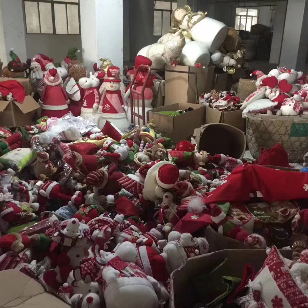 Jouet en peluche vendu au kilogramme pour les artisanats du Père Noël en stock.