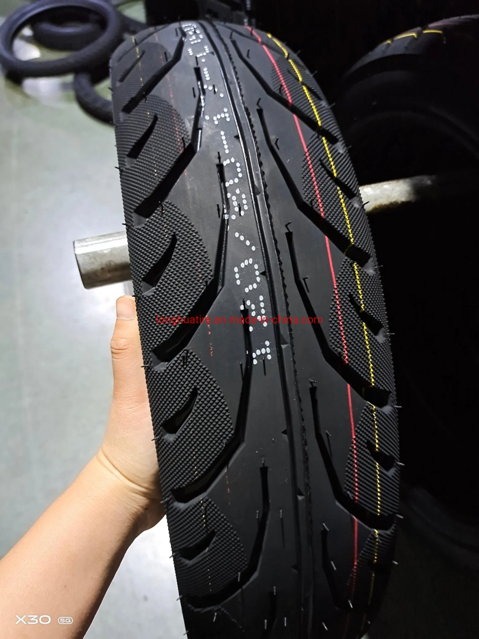 Qingdao Factory Supply Best Quality Motorcycle Tire (3.00-18 3.25-18 100/90-18)