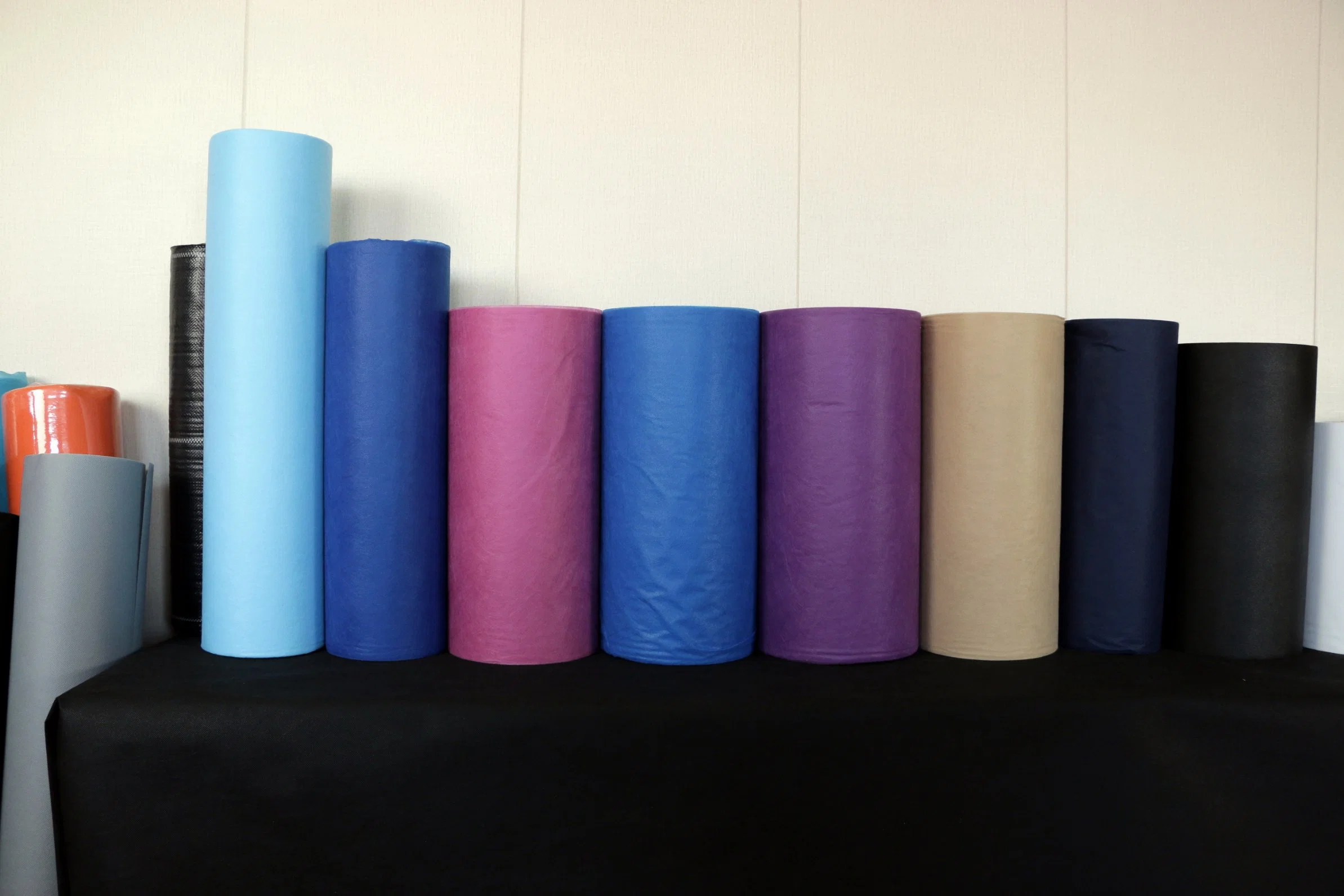 Bandage Cloth PP Nonwoven Fabric Rolls 30GSM Red Blue Purple Raw Material for Adhesive Bandage