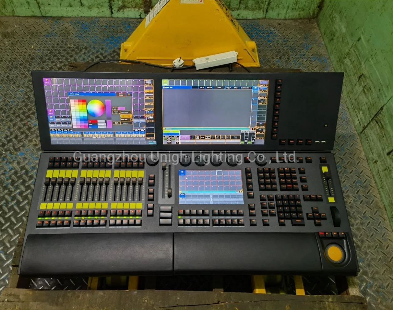 Lighting Console with Stable Quality and Industrial Touch Screen