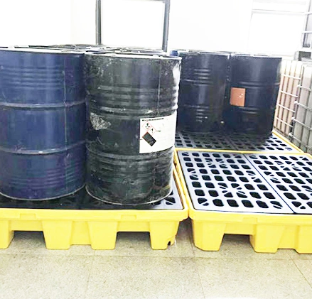 Safe Environment Spill Containment Tray 4 Drum Enclosure Spill Containment Pallet with Drain Supplier