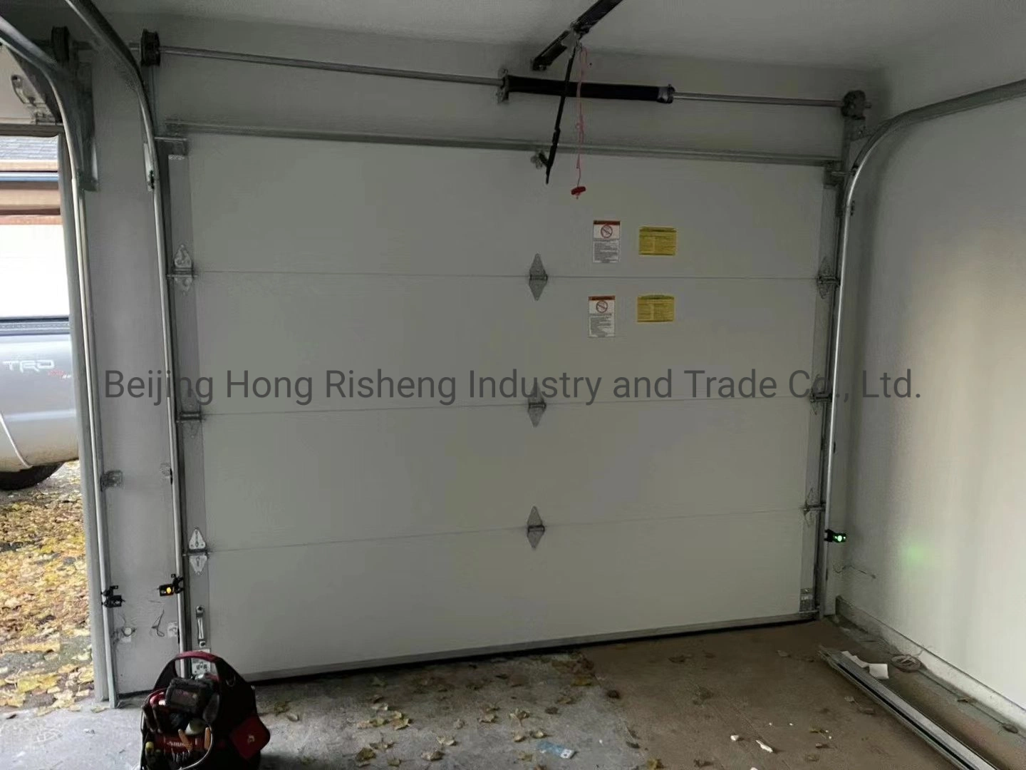 Portes de garage sectionnelles avec panneau sandwich plats en acier en provenance de Chine usine