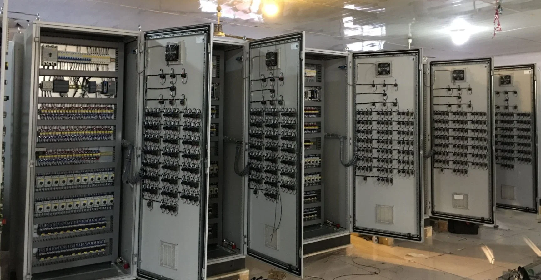 OEM&ODM Remote or on-Site Control and Monitoring PLC Control Cabinet